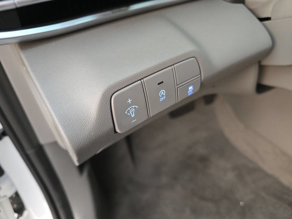 Certified 2026 Hyundai Elantra SE FWD image 23