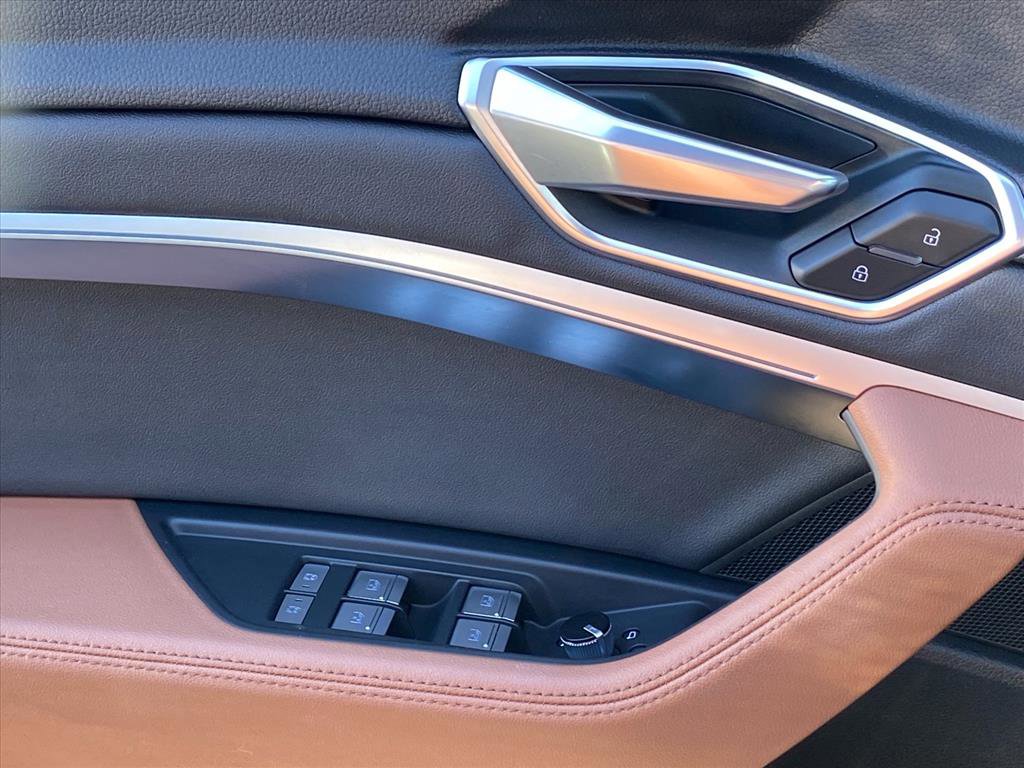 Used 2022 Audi e-tron Premium Plus image 16