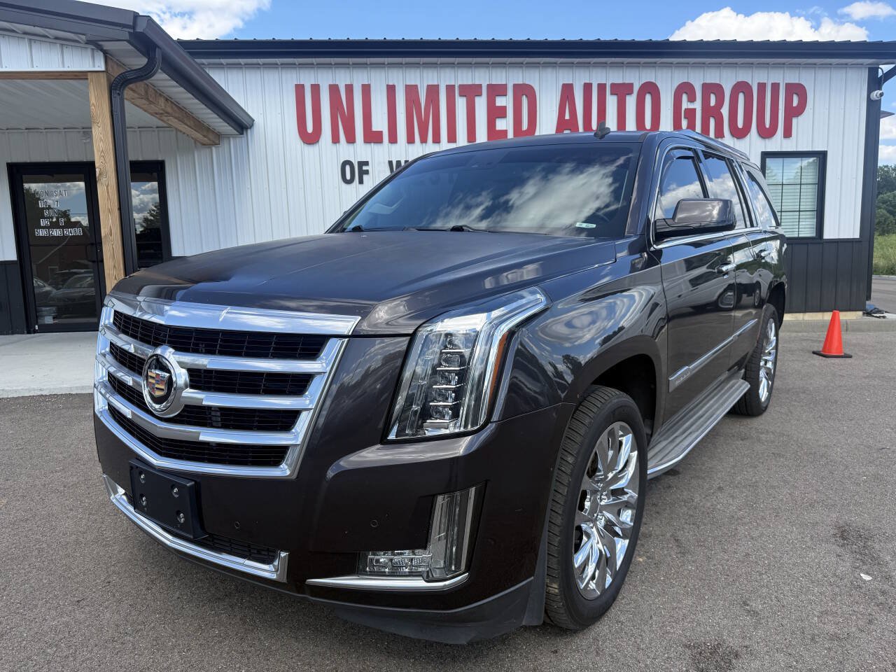 Used 2015 Cadillac Escalade Luxury AWD/4WD image 1