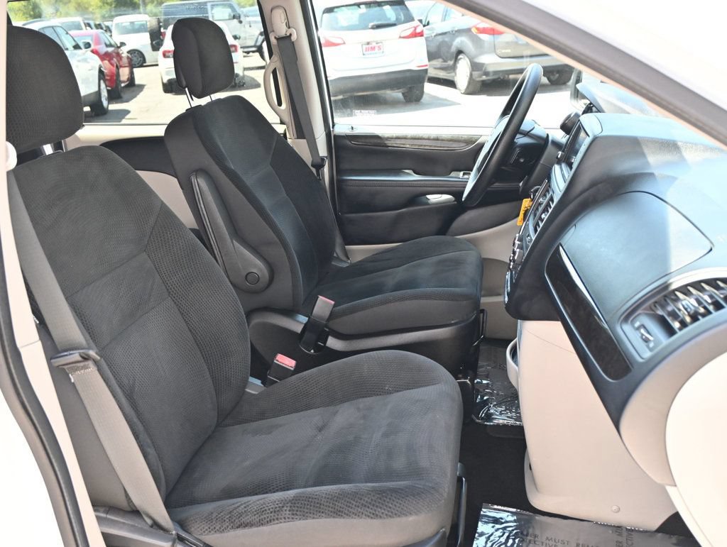 Used 2019 Dodge Grand Caravan SE w/ UConnect Hands-Free Group FWD image 18