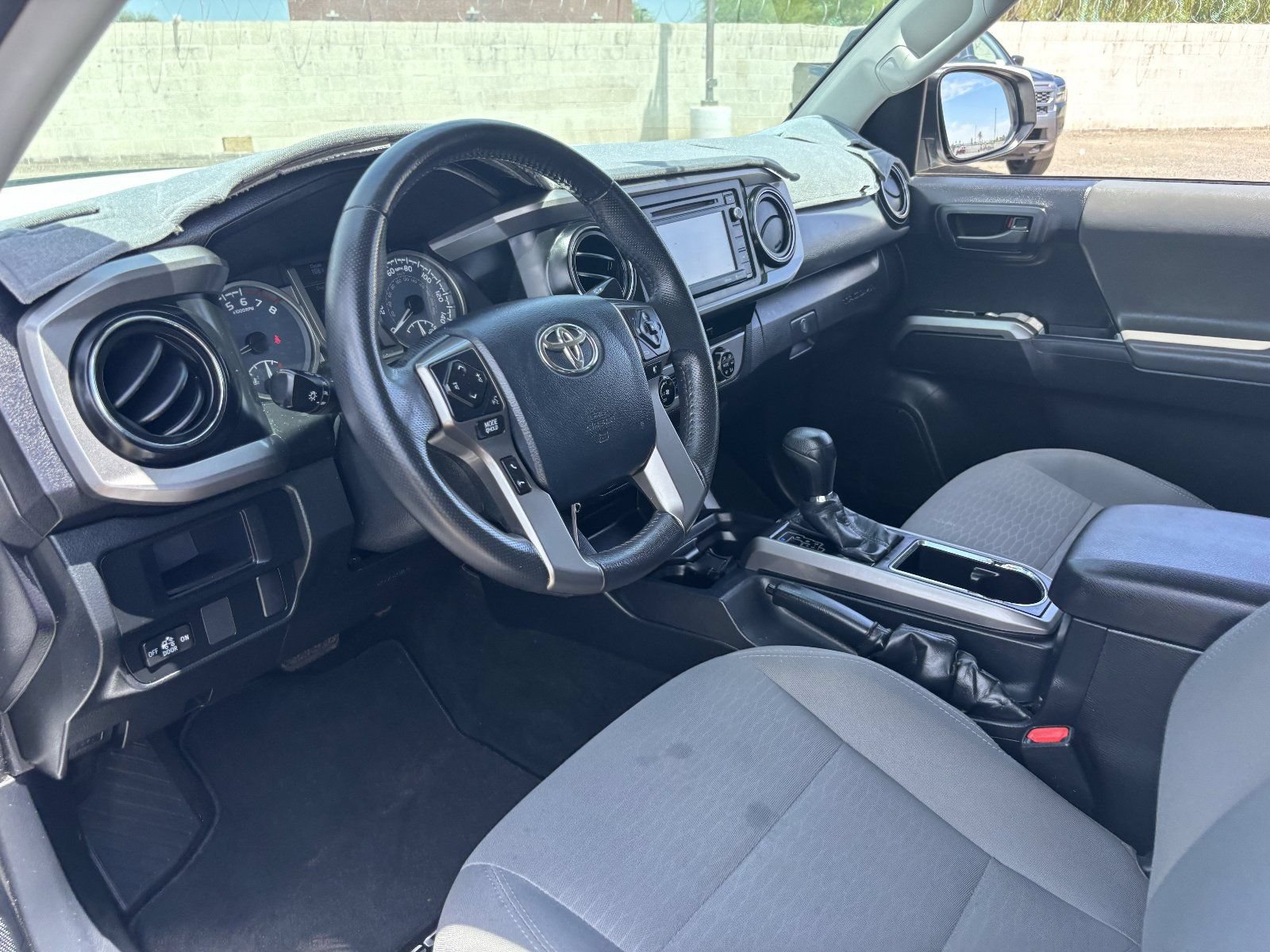 Used 2017 Toyota Tacoma SR5 w/ Tow Package AWD/4WD image 19