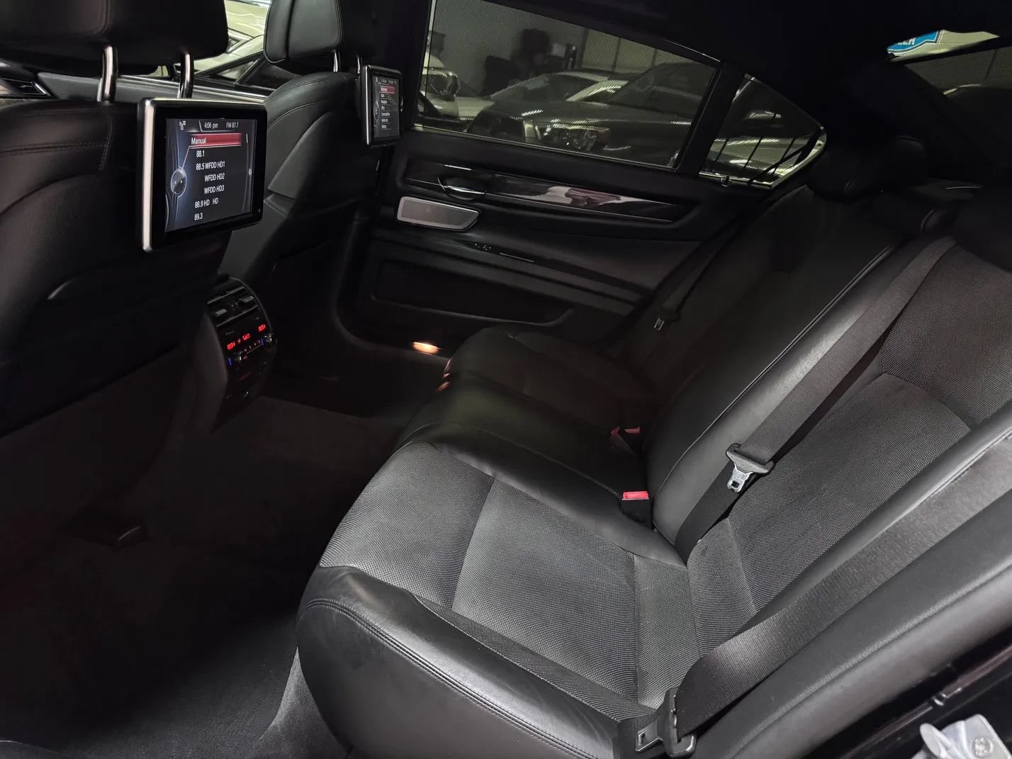 Used 2014 BMW 750Li RWD image 15