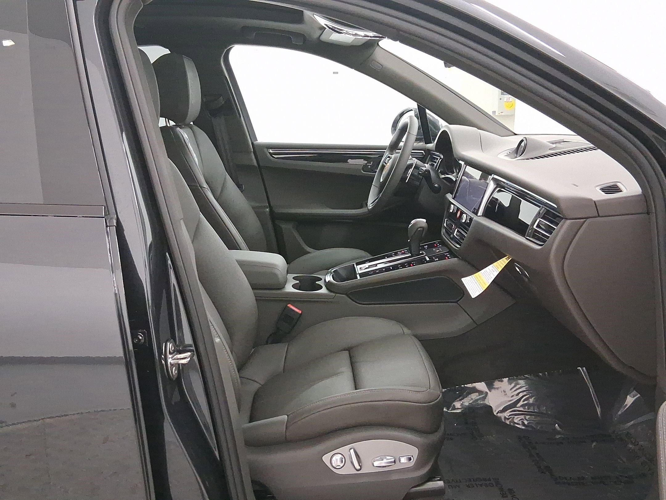 Used 2026 Porsche Macan image 35