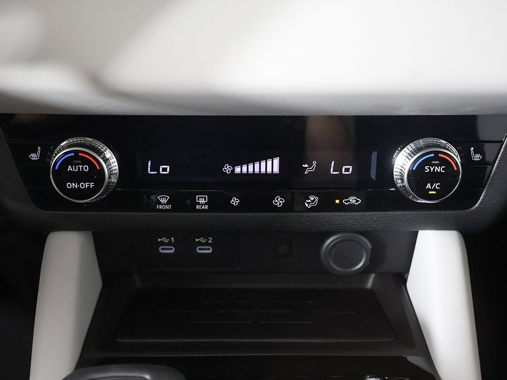 New 2025 Mitsubishi Outlander SE image 50