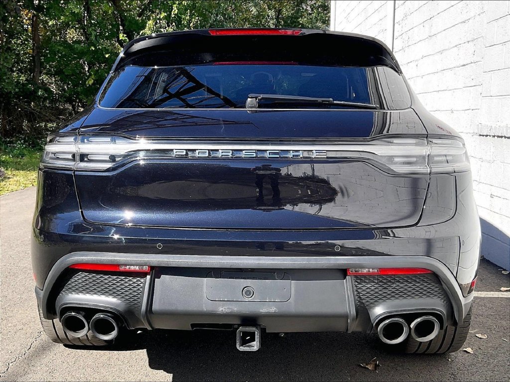 Certified 2023 Porsche Macan AWD/4WD image 9
