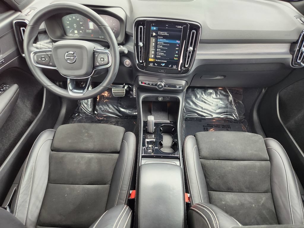 Used 2022 Volvo XC40 T5 R-Design AWD/4WD image 16