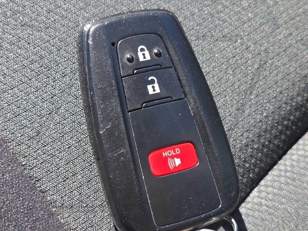 Used 2024 Toyota RAV4 XLE AWD/4WD image 36