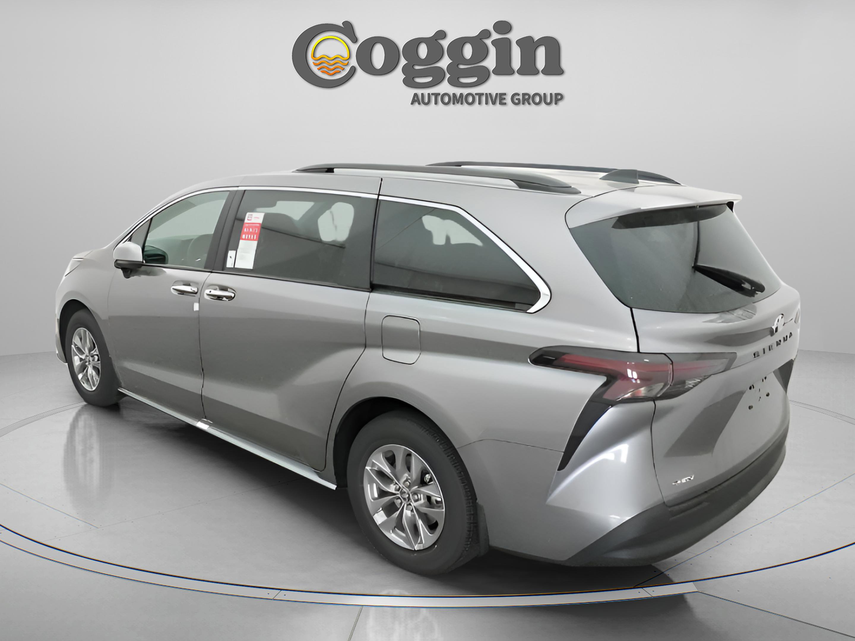 New 2026 Toyota Sienna XLE FWD image 9