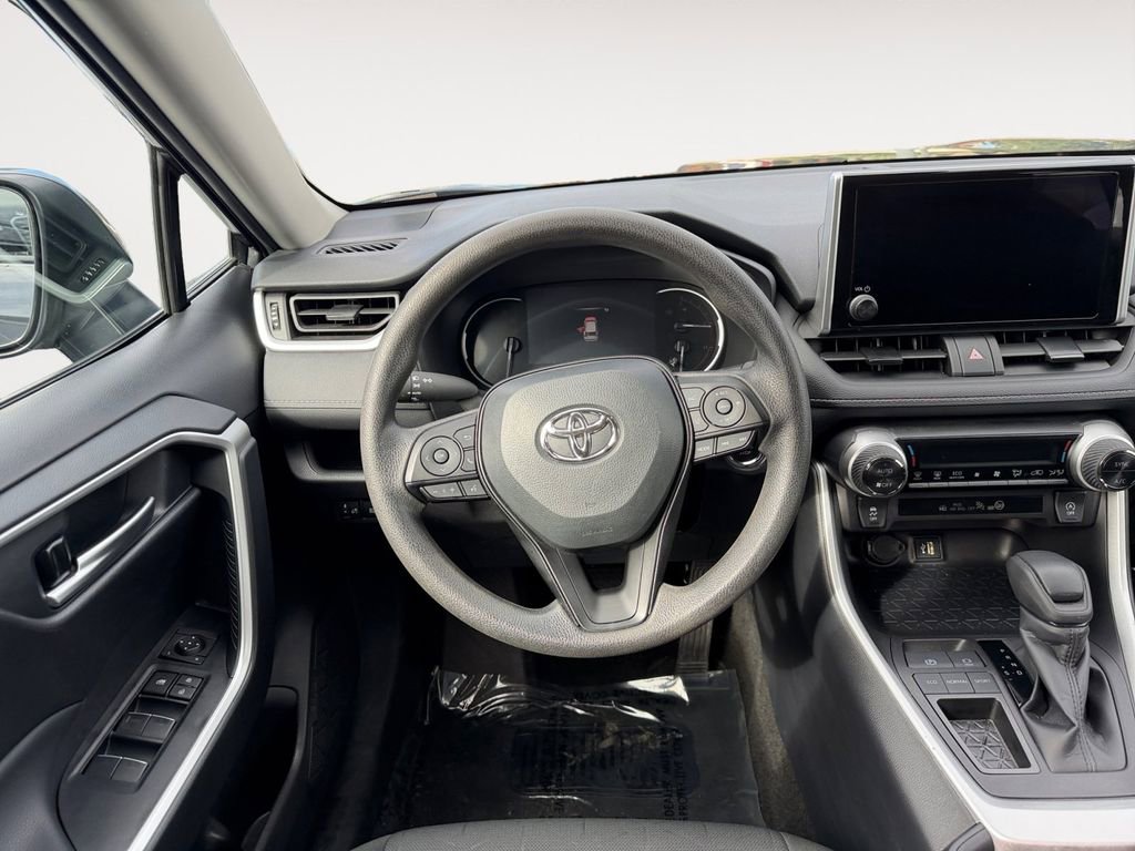 Used 2025 Toyota RAV4 XLE image 17