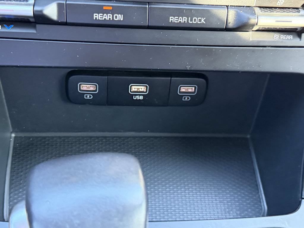 Certified 2024 Kia Carnival LX FWD image 22