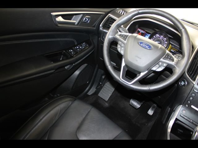 Used 2018 Ford Edge Titanium w/ Technology Package AWD/4WD image 14