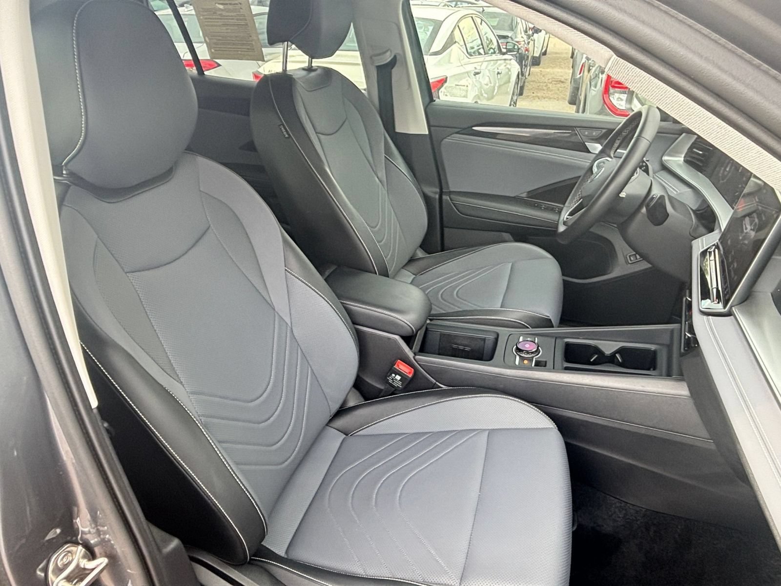 Used 2026 Volkswagen Tiguan SE AWD/4WD image 35