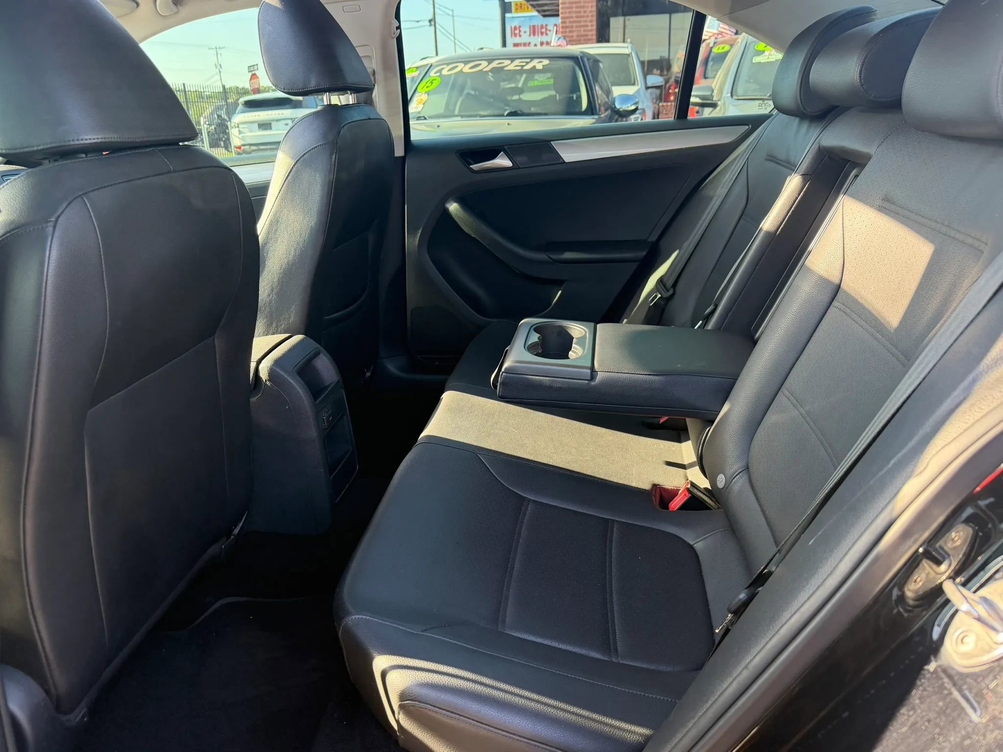 Used 2017 Volkswagen Jetta SE FWD image 13