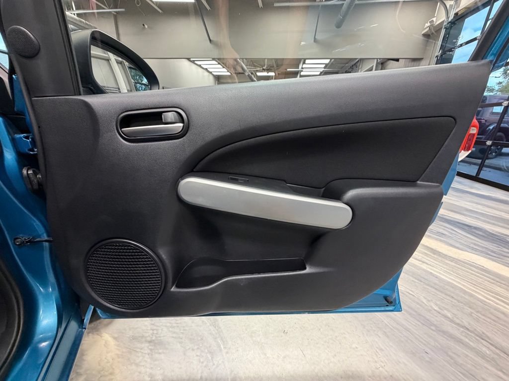 Used 2011 MAZDA MAZDA2 Touring FWD image 34