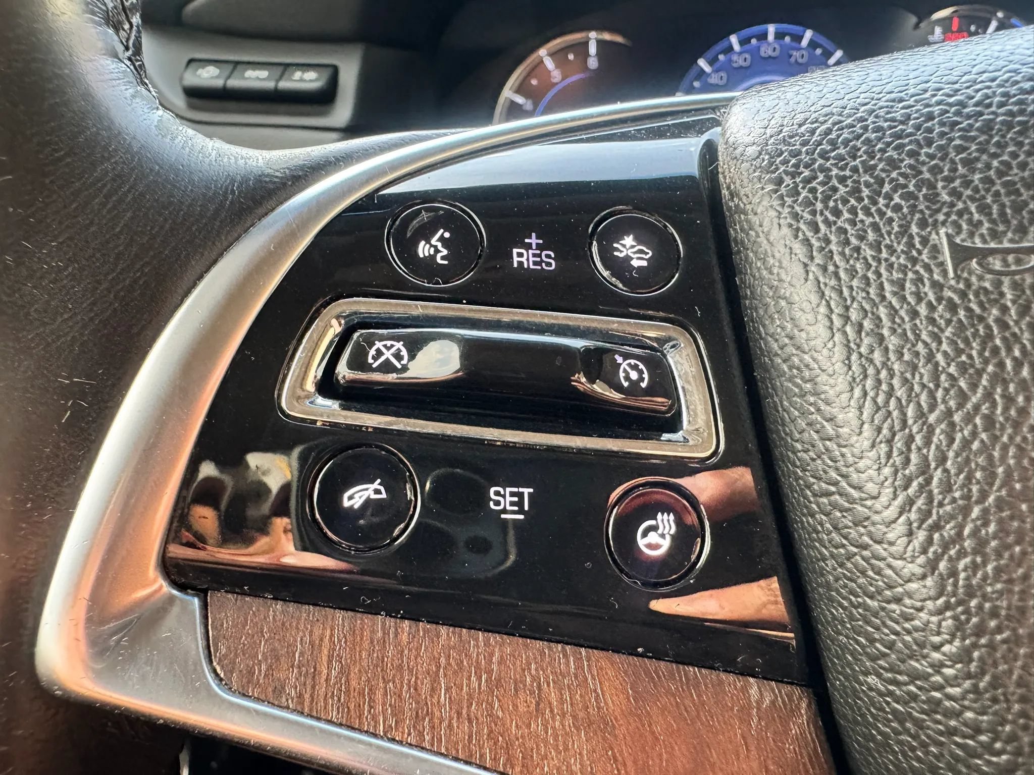 Used 2017 Cadillac Escalade ESV Premium Luxury AWD/4WD image 39