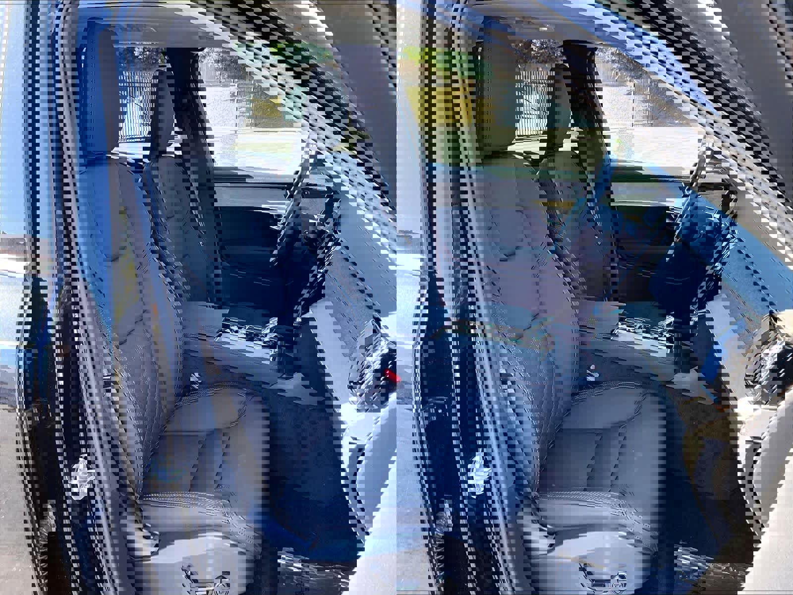 Used 2025 Volvo XC90 B5 Core w/ Protection Package Premier AWD/4WD image 9