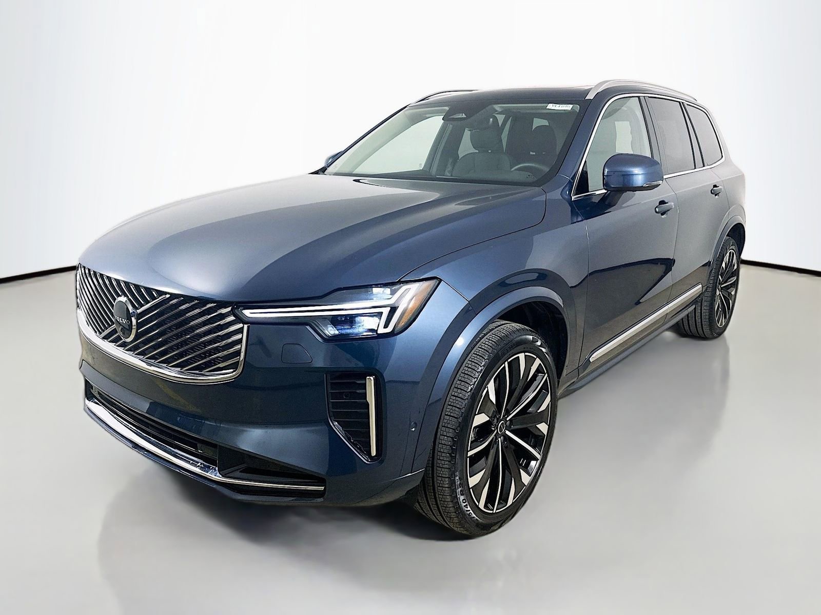 Used 2026 Volvo XC90 B5 Plus w/ Protection Package Premier AWD/4WD image 1