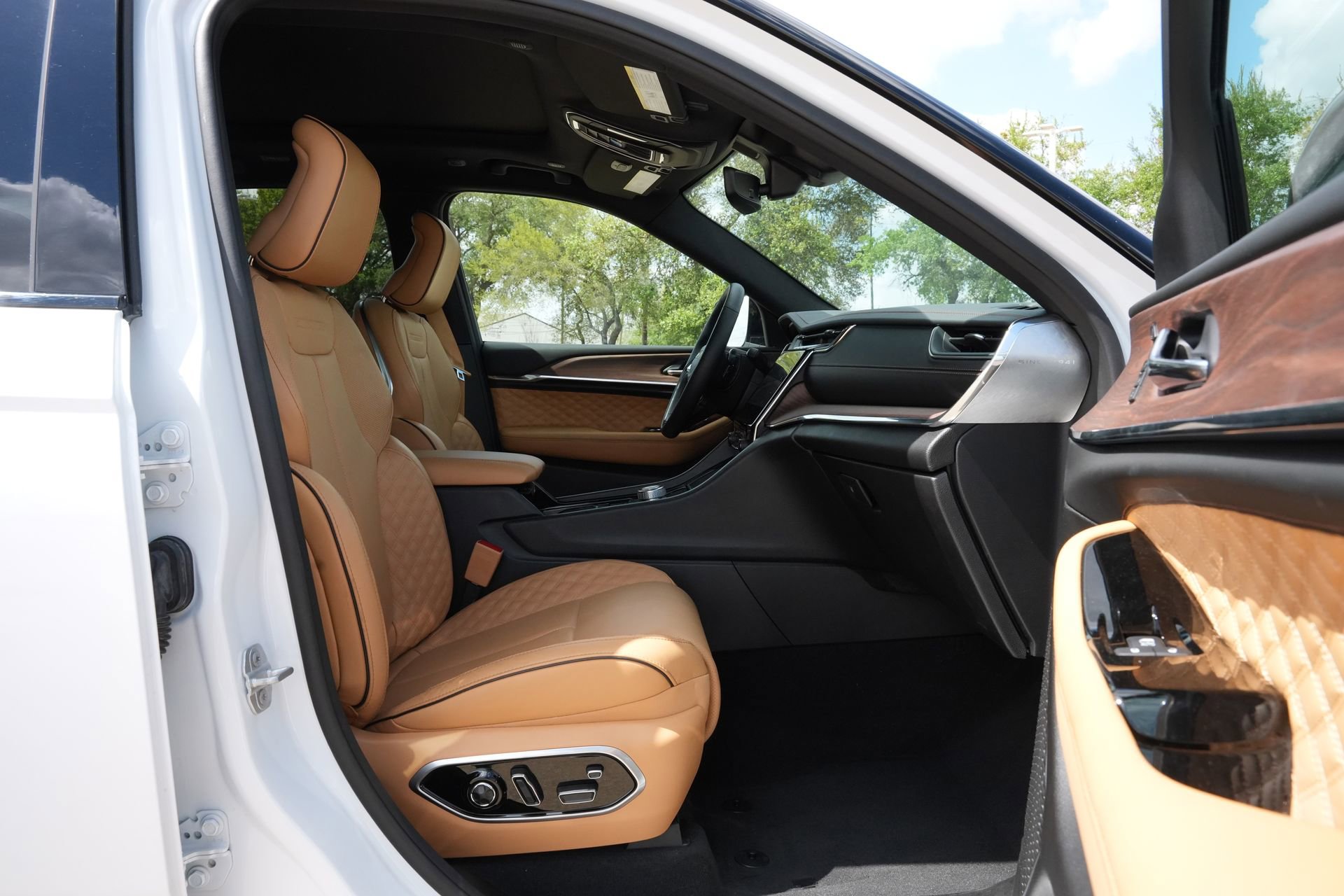 Used 2025 Jeep Grand Cherokee Summit image 27