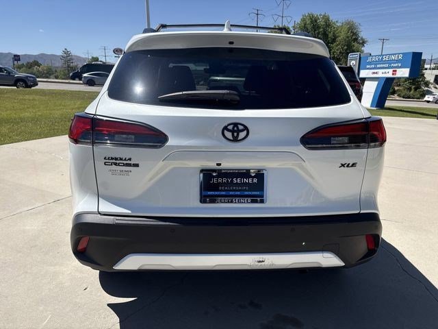 Used 2022 Toyota Corolla Cross XLE w/ Convenience Package FWD image 6