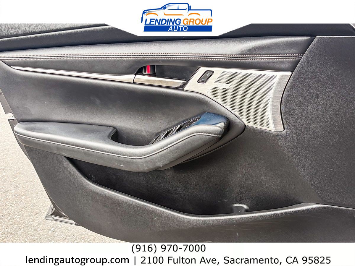 Used 2020 MAZDA MAZDA3 Hatchback w/ Preferred Package FWD image 19