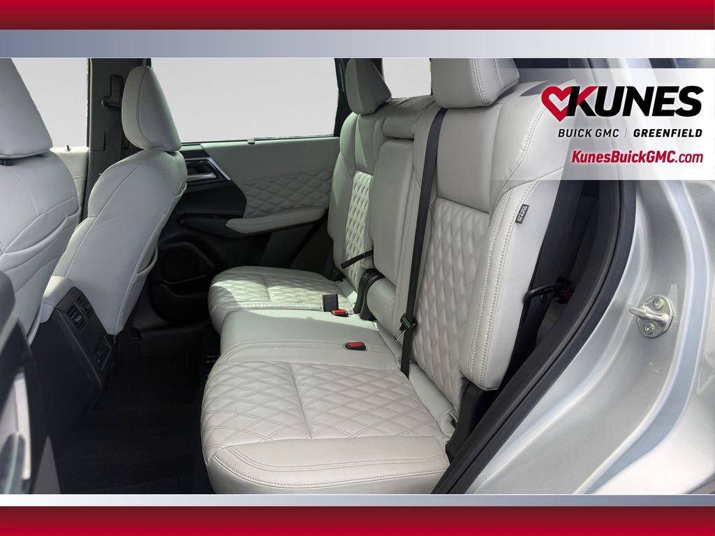 Used 2023 Mitsubishi Outlander SEL AWD/4WD image 31