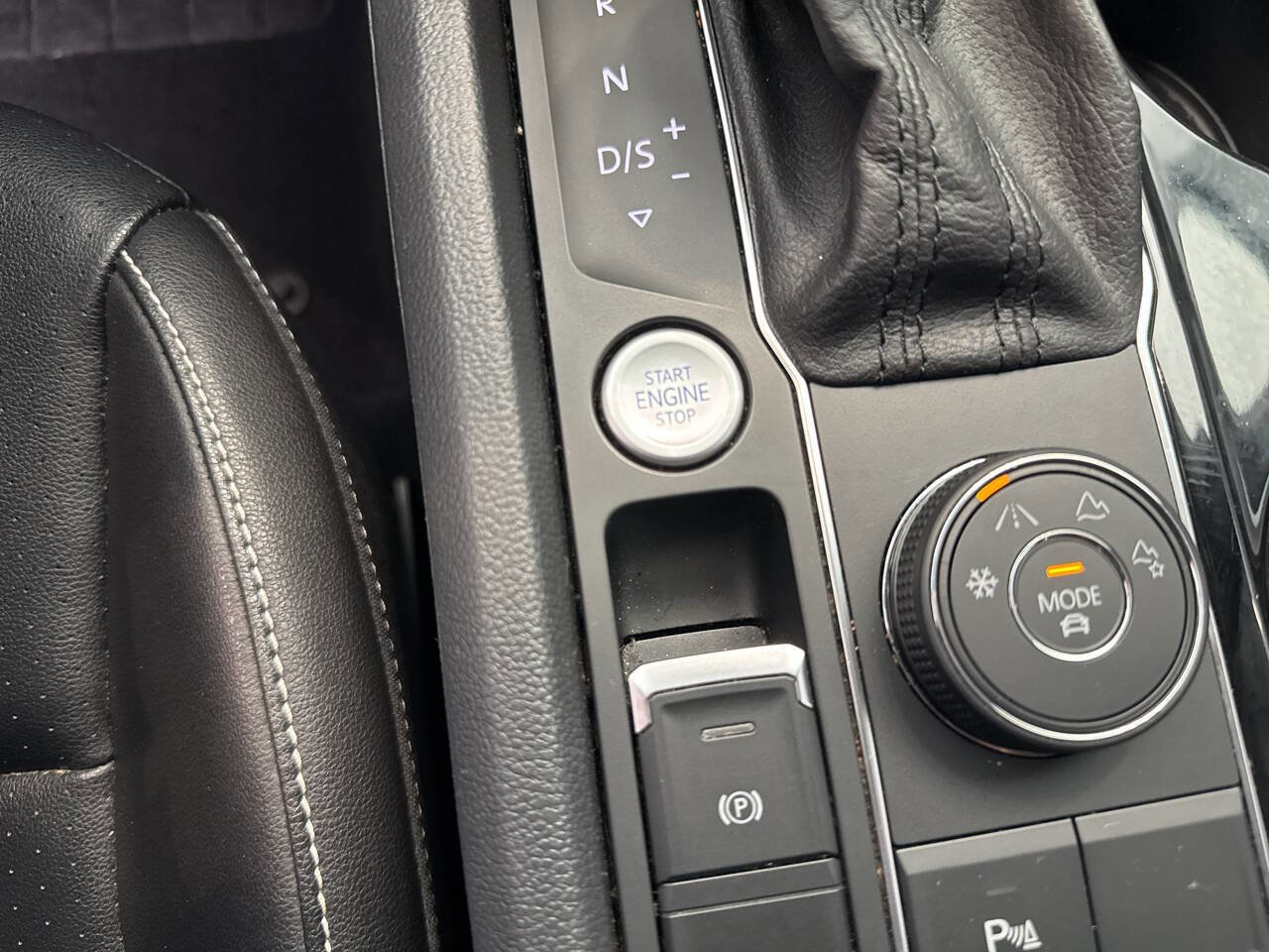 Used 2020 Volkswagen Atlas Cross Sport SEL image 29