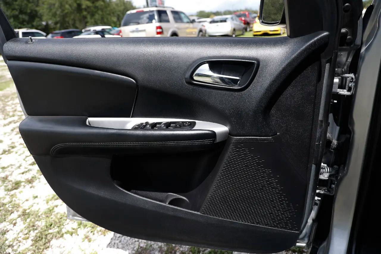 Used 2020 Dodge Journey SE FWD image 37