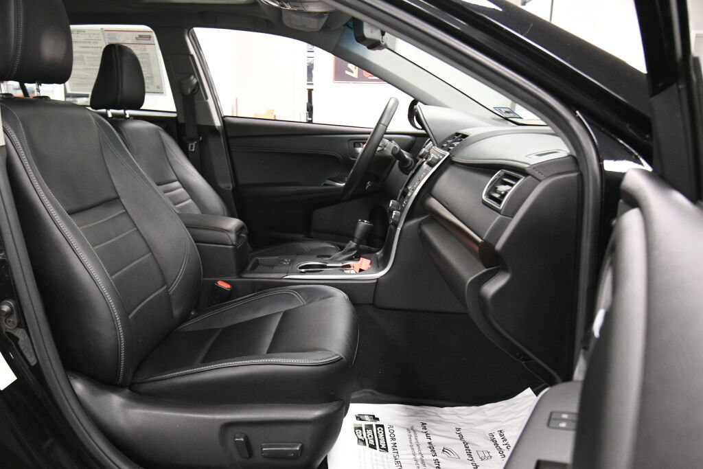 Used 2015 Toyota Camry XLE FWD image 28