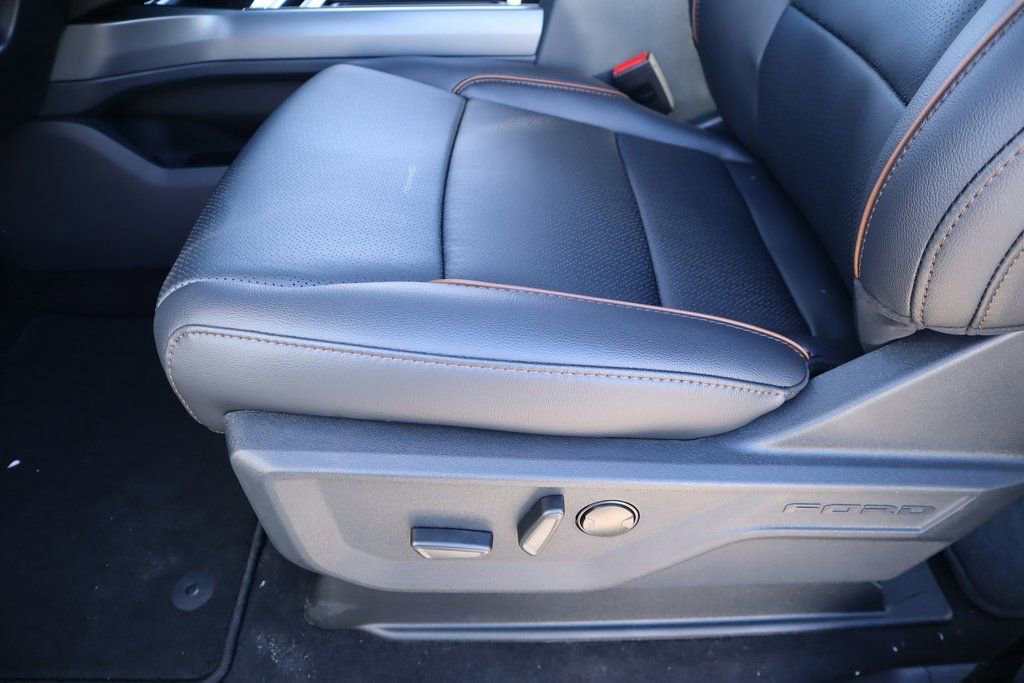 New 2026 Ford F250 Lariat w/ Black Appearance Package image 13