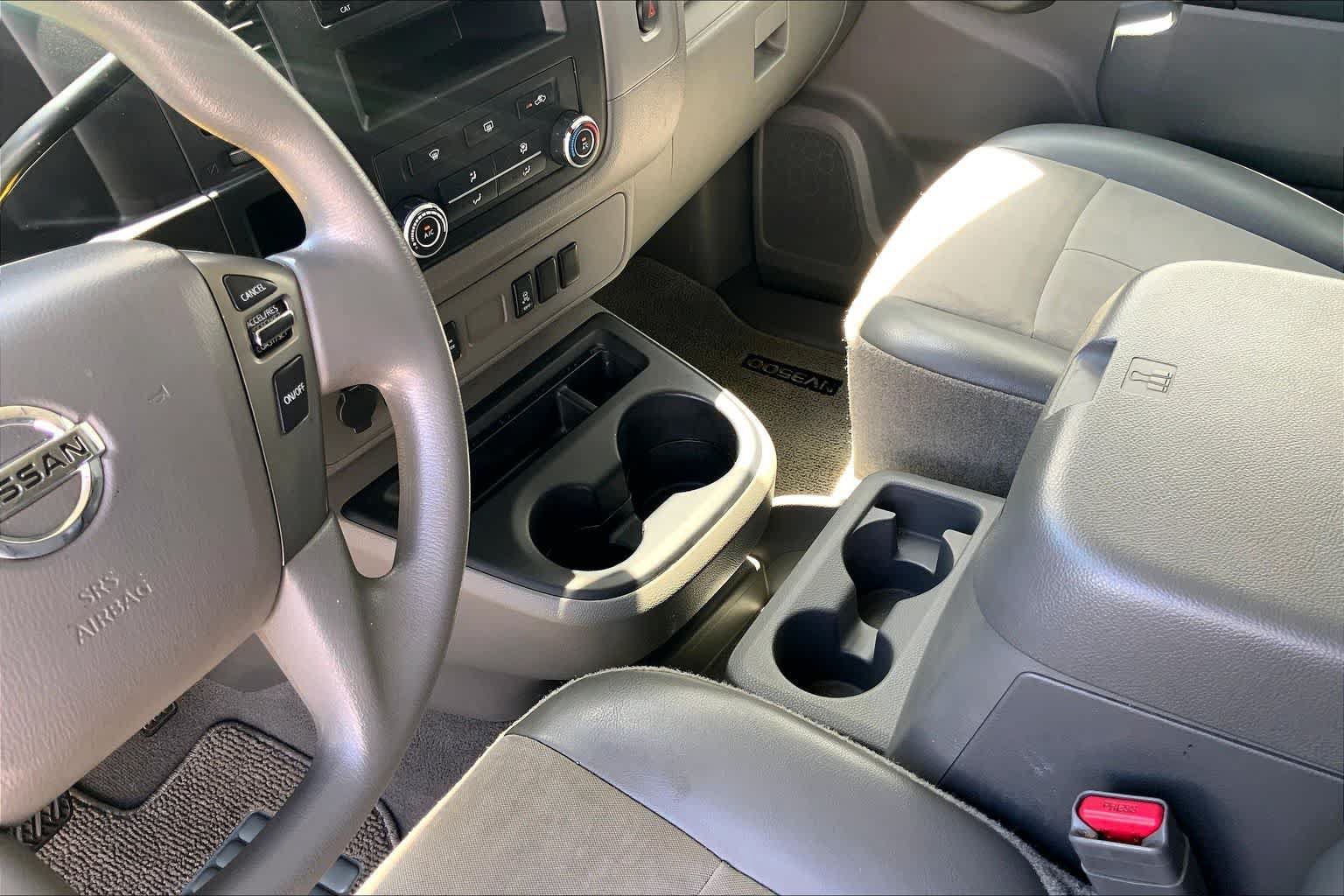 Used 2016 Nissan NV 3500 SV RWD image 16