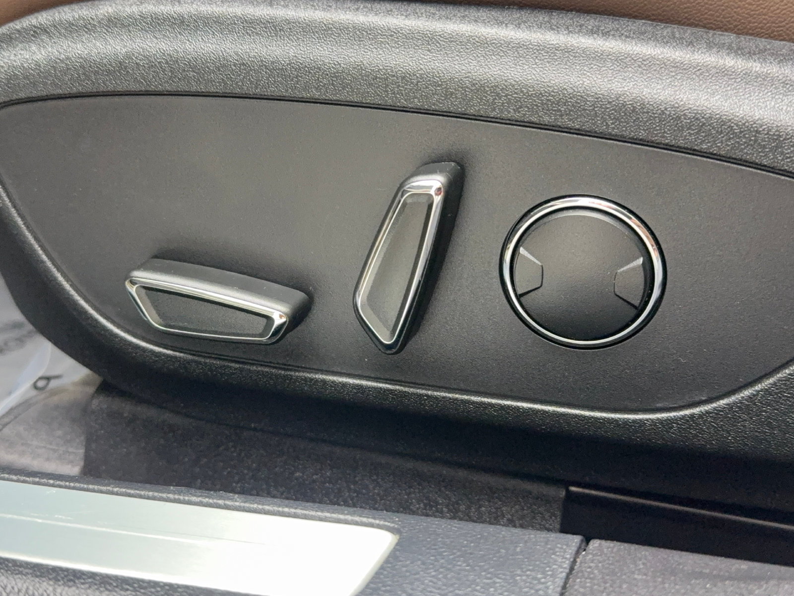 Used 2016 Lincoln MKZ Hybrid w/ Equipment Group 500A Select FWD image 19