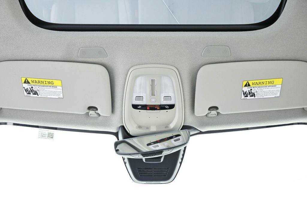 Certified 2026 Volvo XC40 B5 Plus AWD/4WD image 20