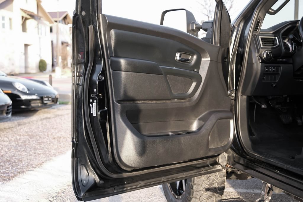 Used 2018 Nissan Titan SV w/ SV Convenience Package image 43