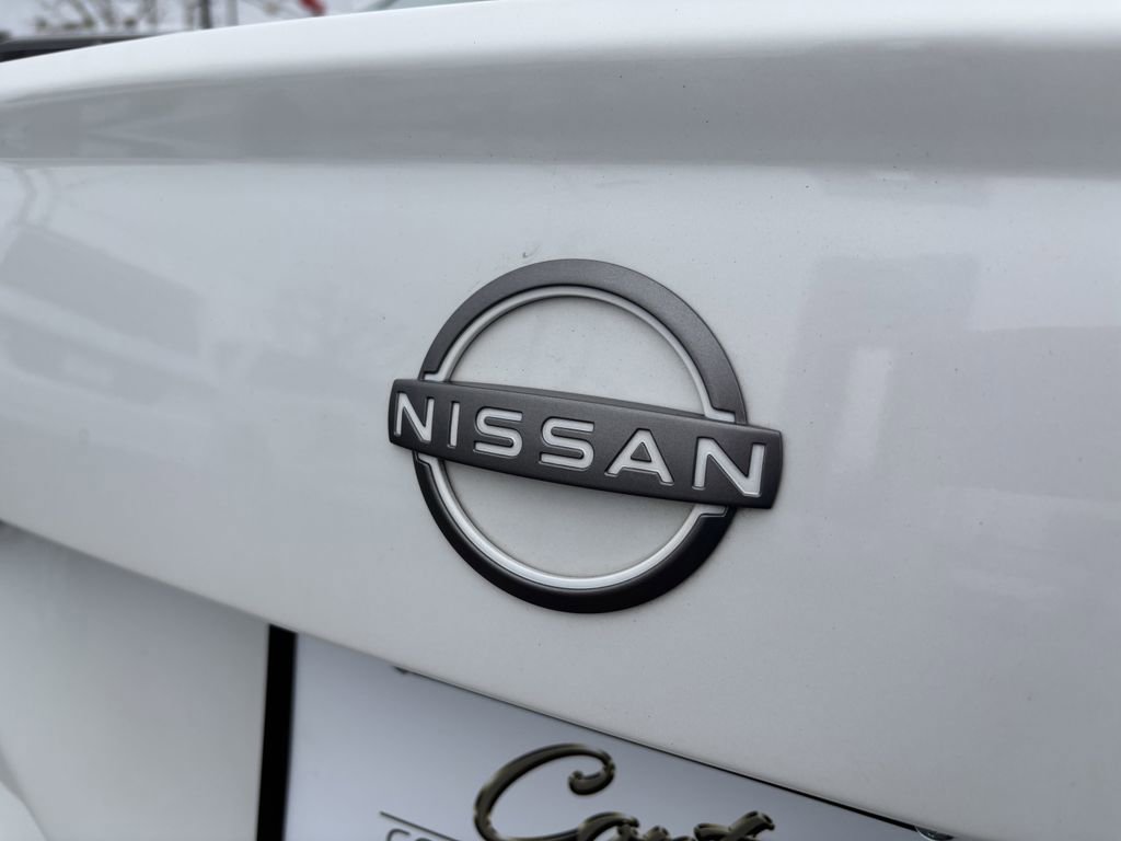 Used 2023 Nissan Versa SV FWD image 10