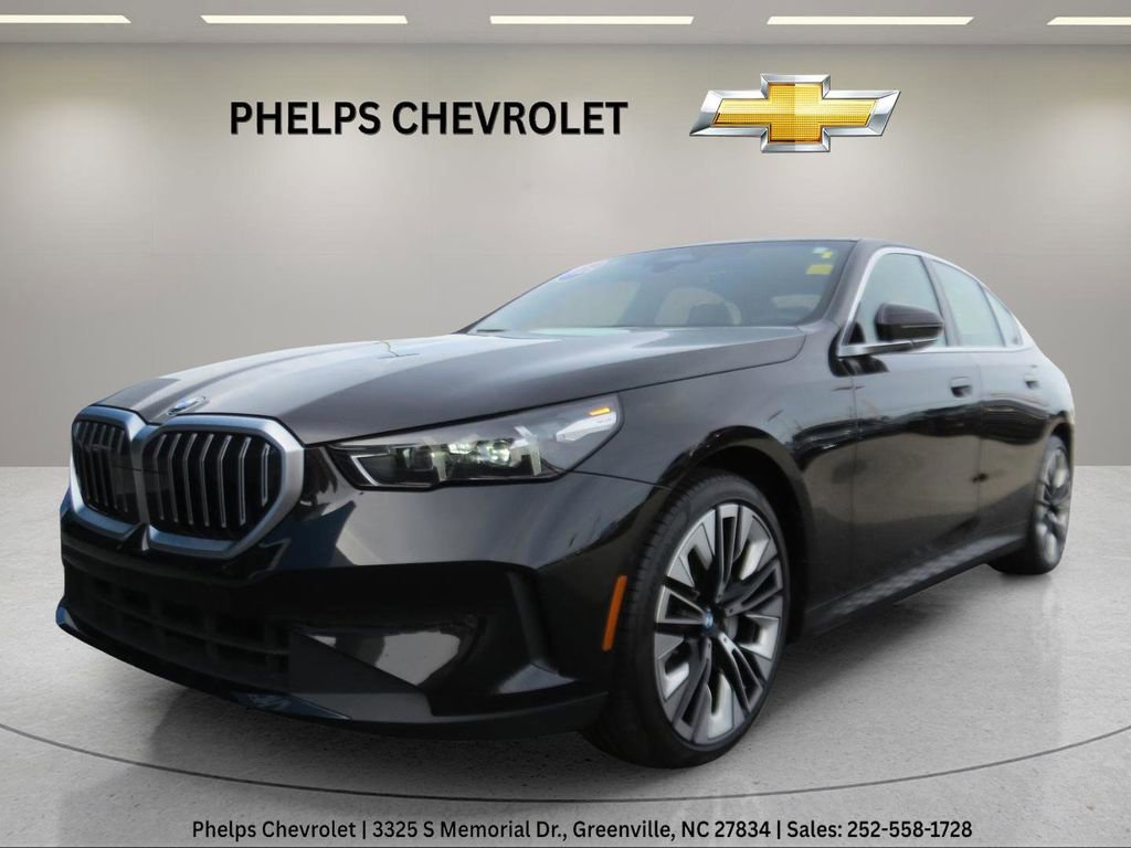 Used 2025 BMW 530i xDrive AWD/4WD image 4