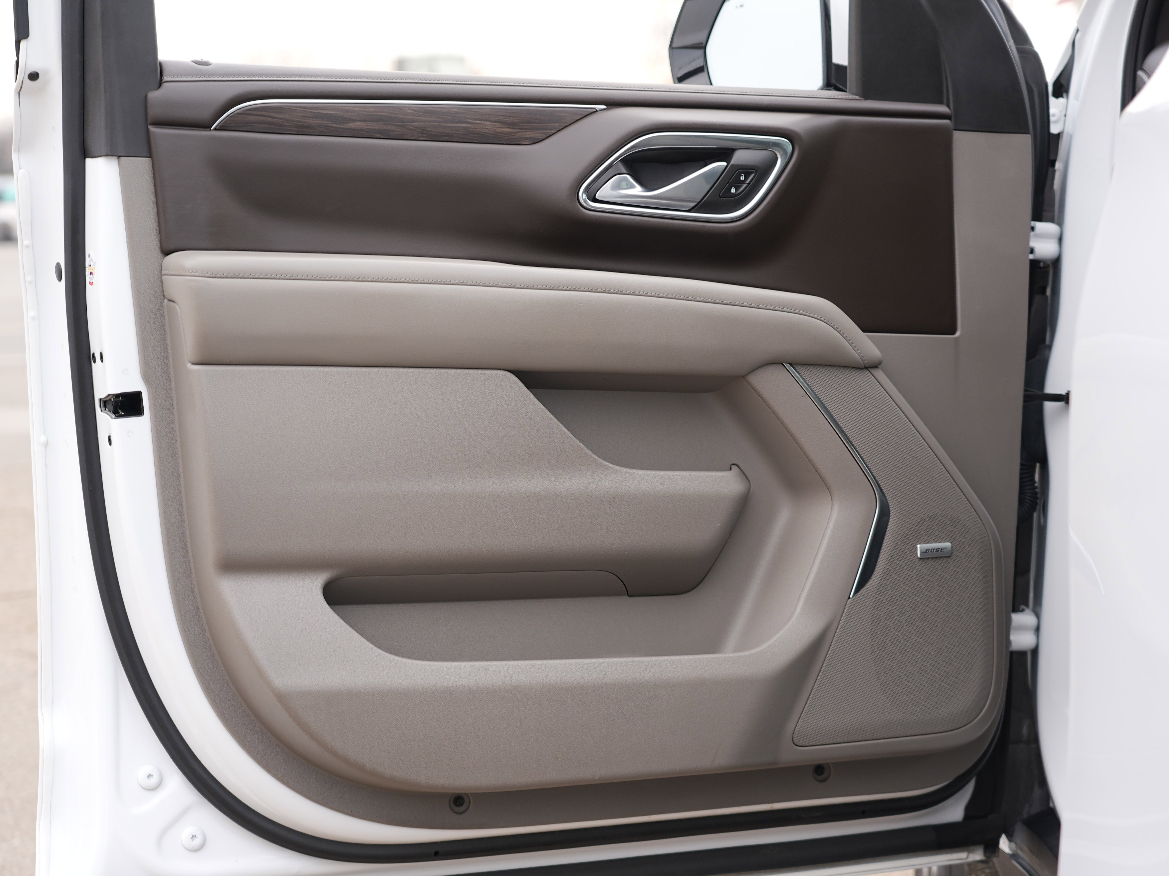 Used 2022 Chevrolet Tahoe LT w/ Luxury Package AWD/4WD image 18