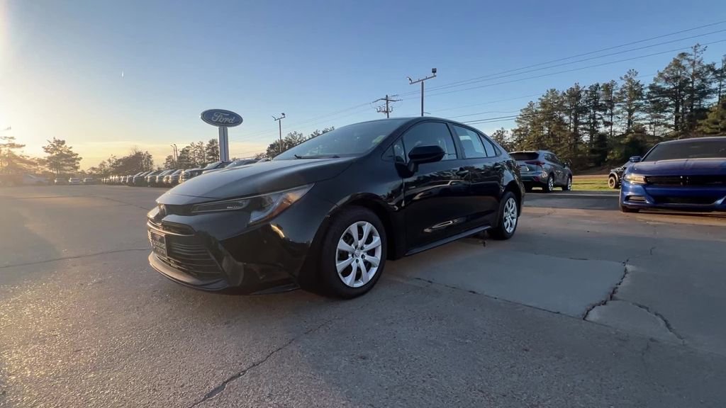 Used 2024 Toyota Corolla LE image 2