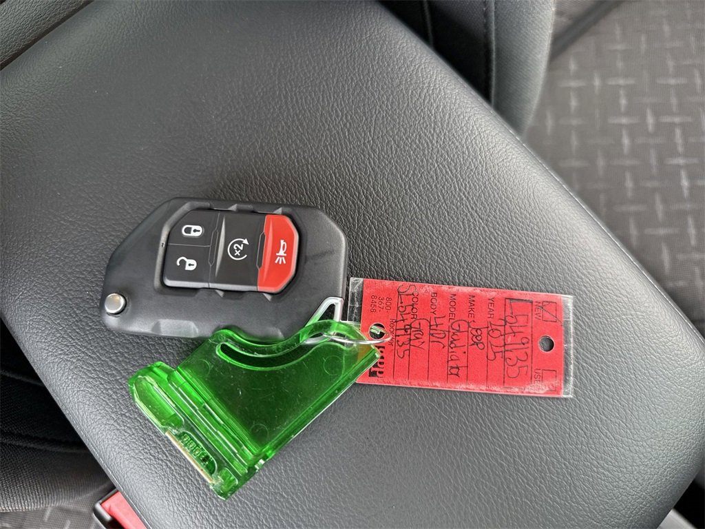 New 2025 Jeep Gladiator Mojave w/ Steel Bumper Group image 33