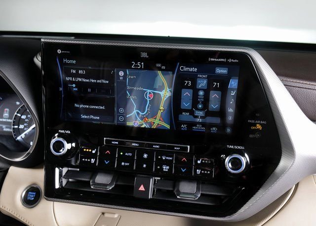 Used 2021 Toyota Highlander Platinum image 17