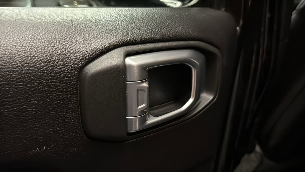 Used 2020 Jeep Gladiator Overland AWD/4WD image 17