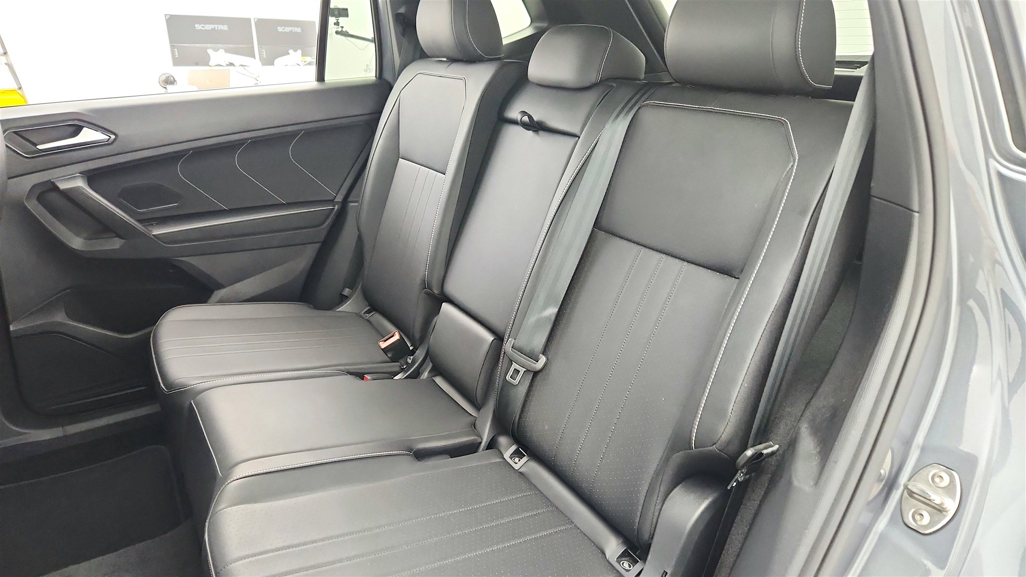 Used 2023 Volkswagen Tiguan SE R-Line image 39