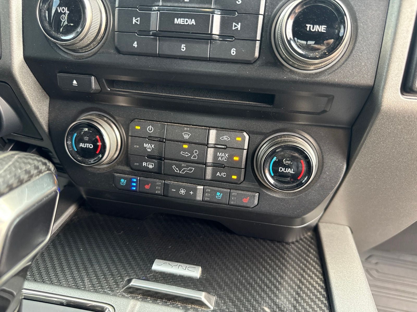 Used 2018 Ford F150 Raptor w/ Equipment Group 802A Luxury AWD/4WD image 23