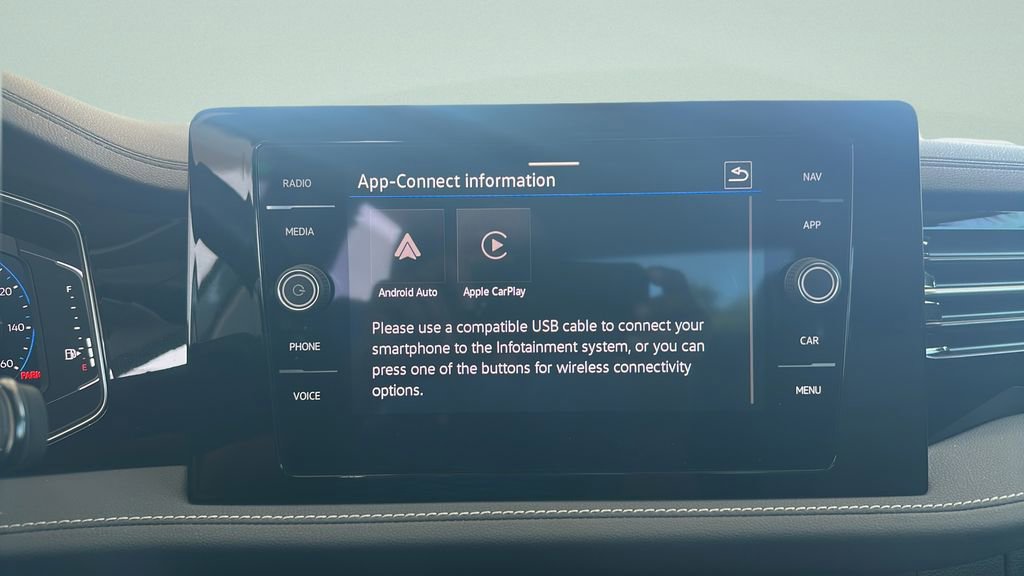Certified 2025 Volkswagen Jetta SEL FWD image 31