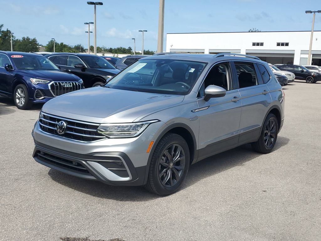 Certified 2023 Volkswagen Tiguan SE w/ Panoramic Sunroof Package AWD/4WD image 9