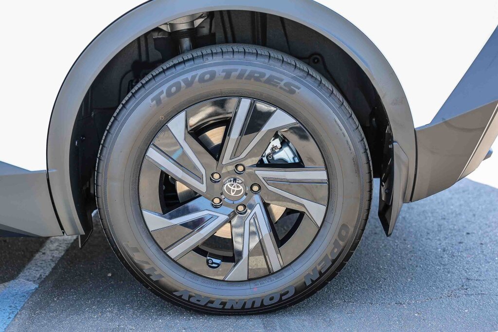 Certified 2026 Toyota C-HR AWD/4WD image 29