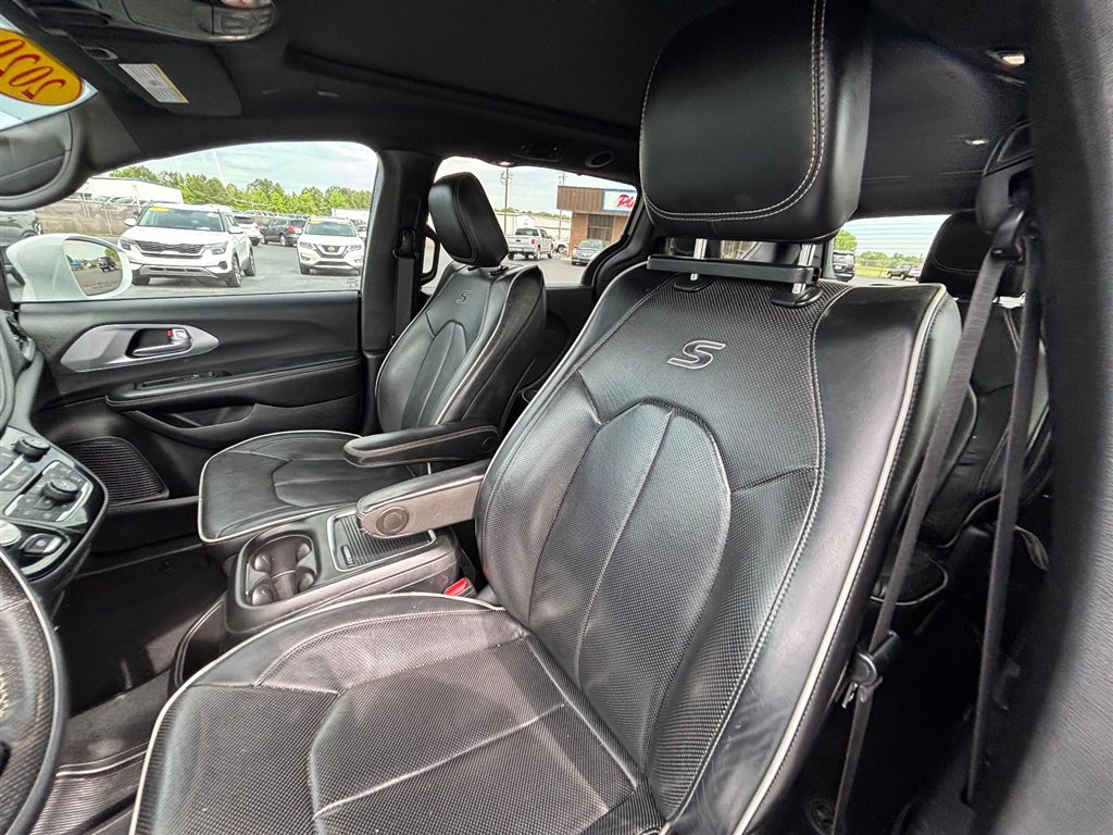 Used 2020 Chrysler Pacifica Limited w/ S Appearance Package FWD image 12