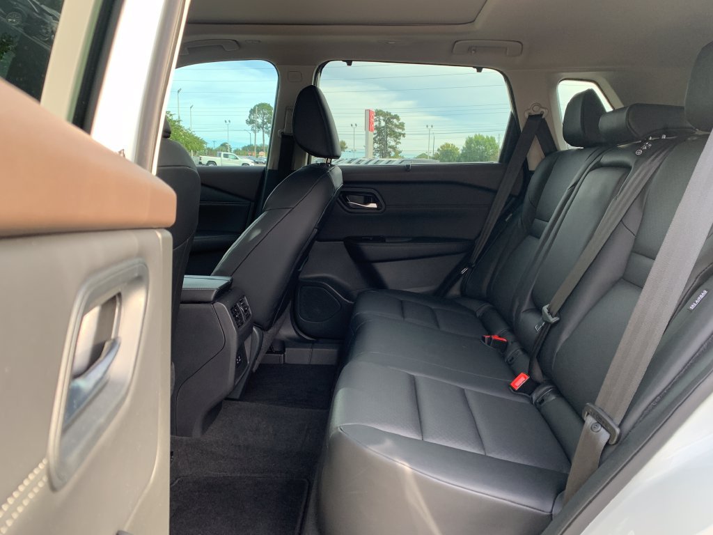 Used 2023 Nissan Rogue SV w/ SV Premium B Package FWD image 25