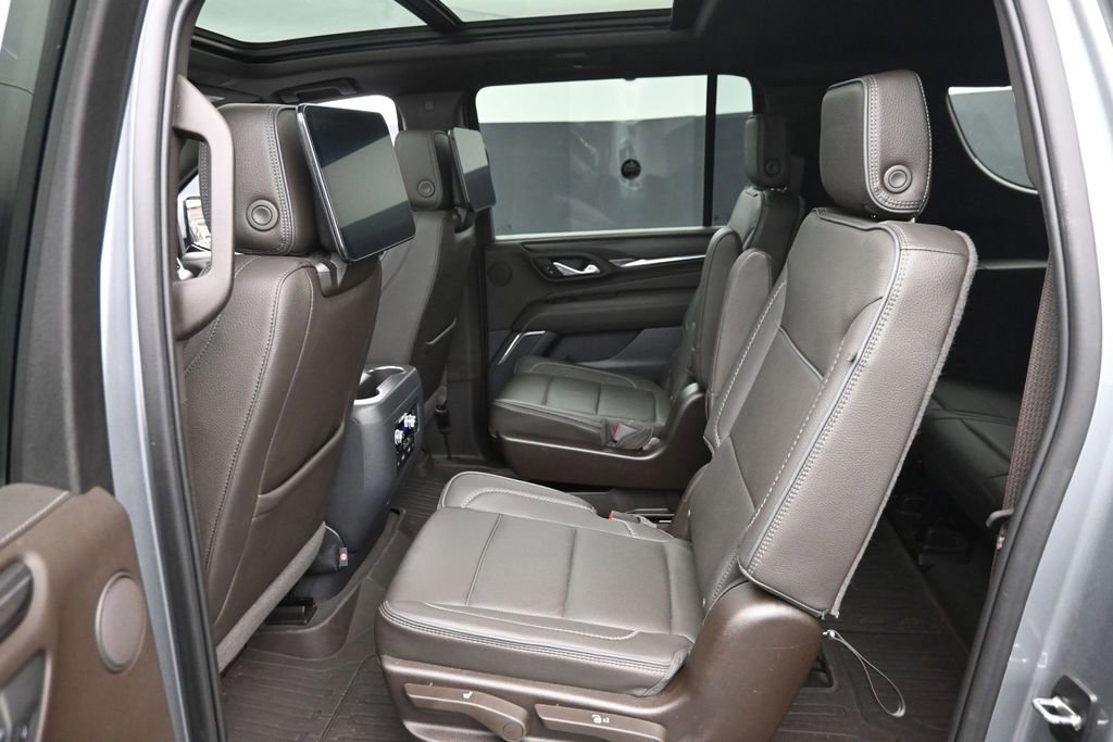 Used 2023 GMC Yukon XL Denali w/ Advanced Technology Package AWD/4WD image 12