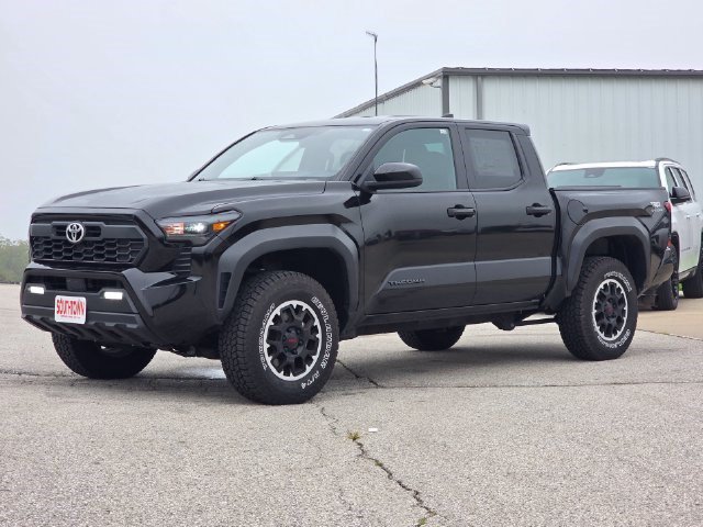 Used 2024 Toyota Tacoma TRD Off-Road AWD/4WD image 3