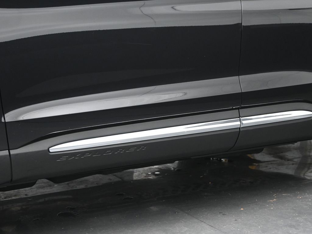 New 2025 Ford Explorer Active w/ Active Comfort Package image 24